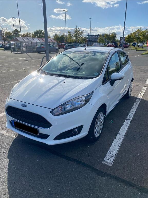 Gebraucht Ford Fiesta Trend 82 PS (60 kW) 2017 Weiß Limousine