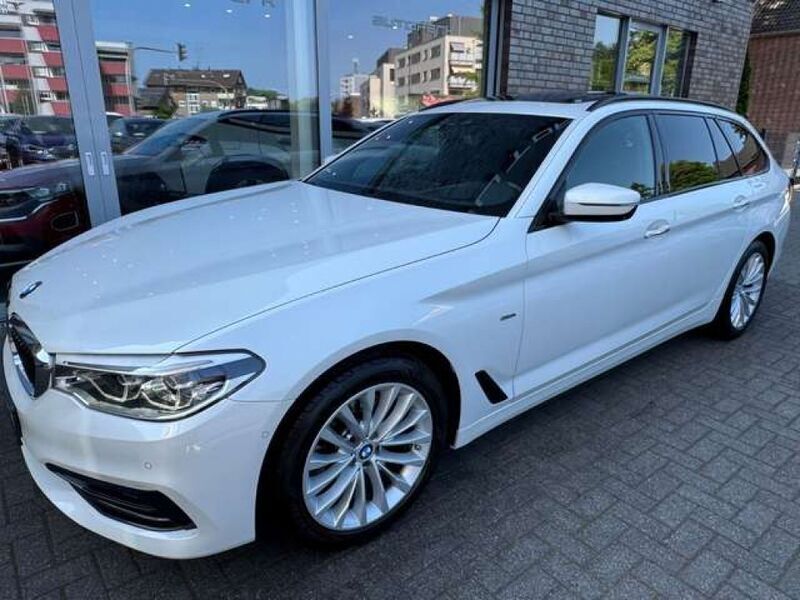 Mineralweiss metallic Gebraucht 2018 BMW 520 Sport Line Kombi | 18.900 € (Guter Preis) - Bild 1/4