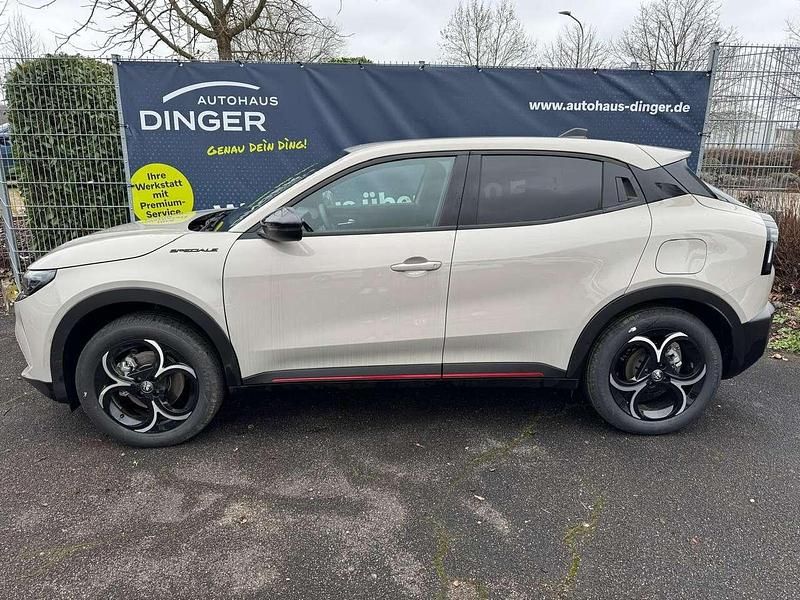 Neu Alfa Romeo Junior 145 PS (106 kW) 2025 Avorio scala metallic SUV