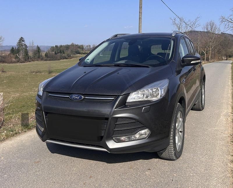 Gebraucht Ford Kuga 150 PS (110 kW) 2015 Grau SUV