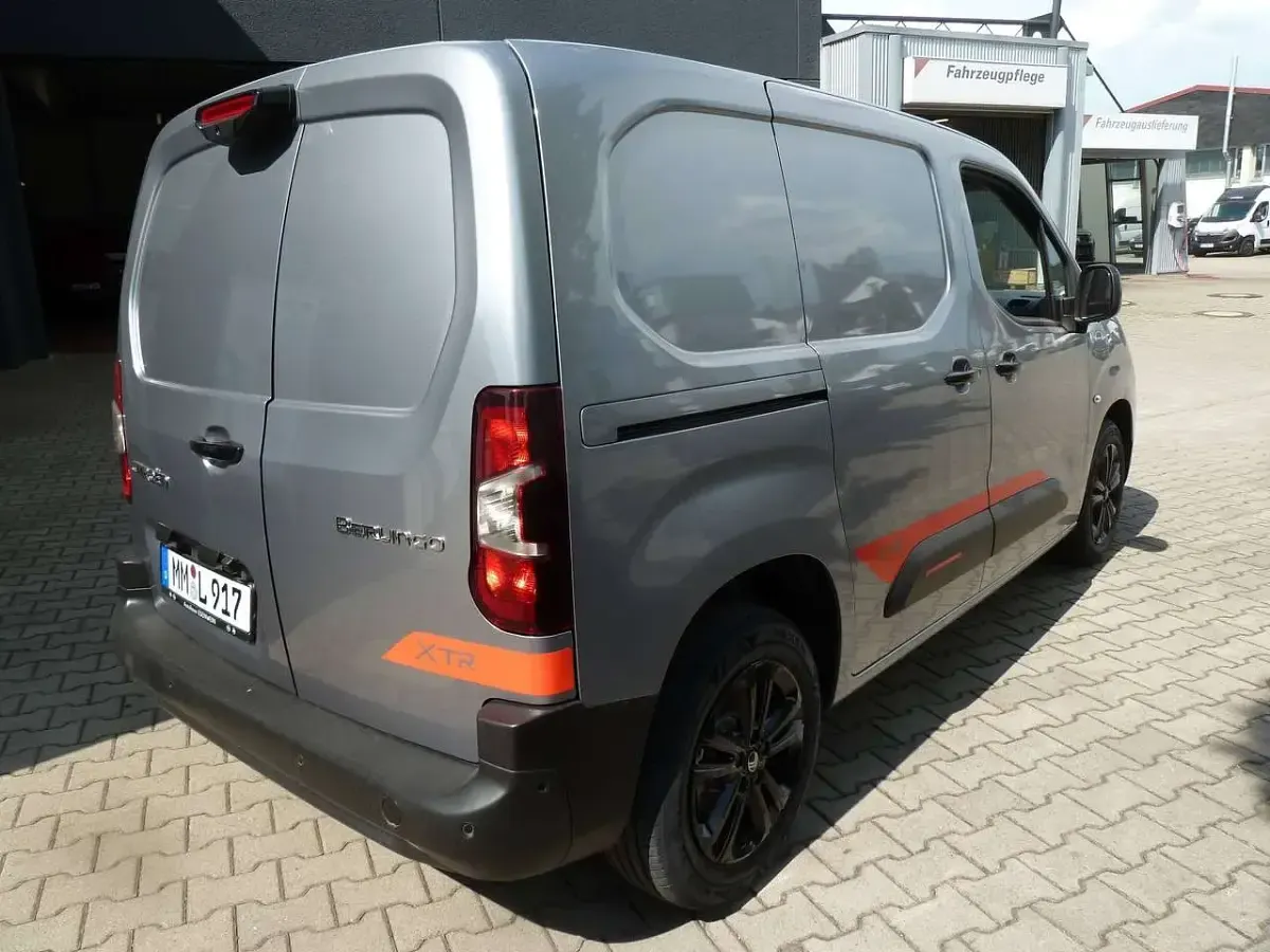 Neu Citroën Berlingo XTR 102 PS (75 kW) 2026 Stahlgrau Van / Kleinbus