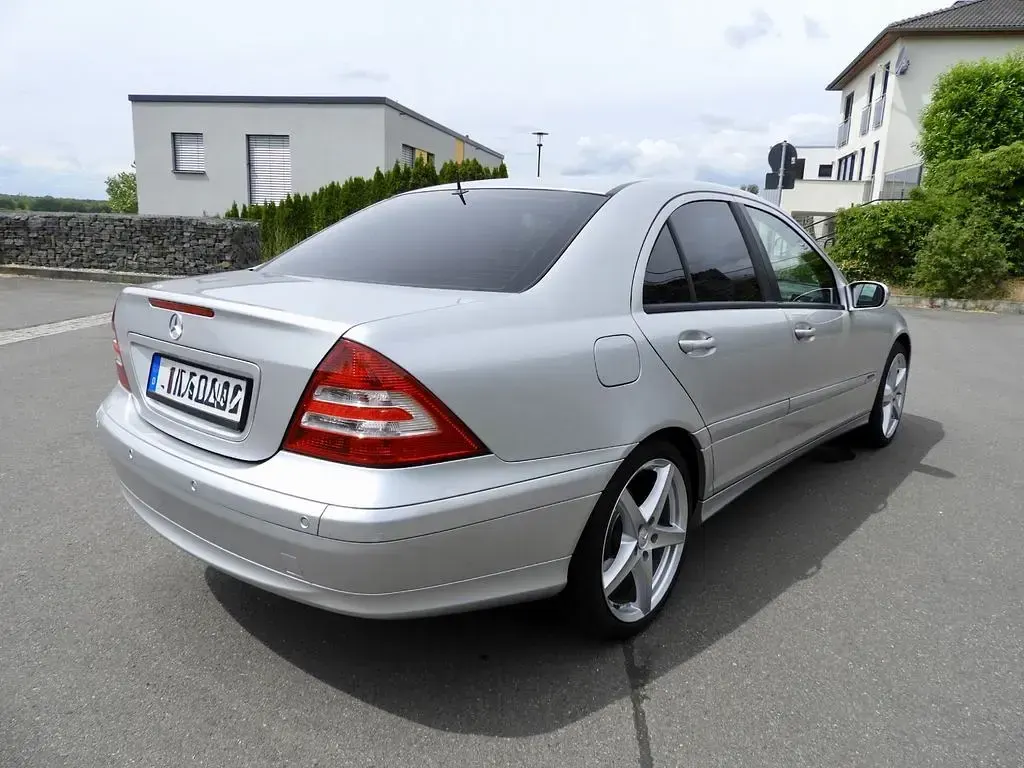 Gebraucht Mercedes C180 143 PS (105 kW) 2005 Silber Limousine