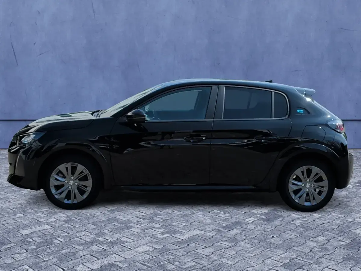 Gebraucht Peugeot e-208 Active 100 kW (136 PS) 2022 Schwarz Kleinwagen