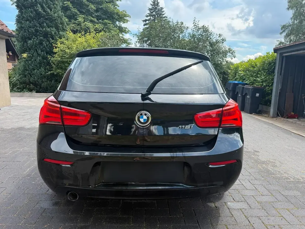 Gebraucht BMW 116 109 PS (80 kW) 2018 Schwarz Kleinwagen