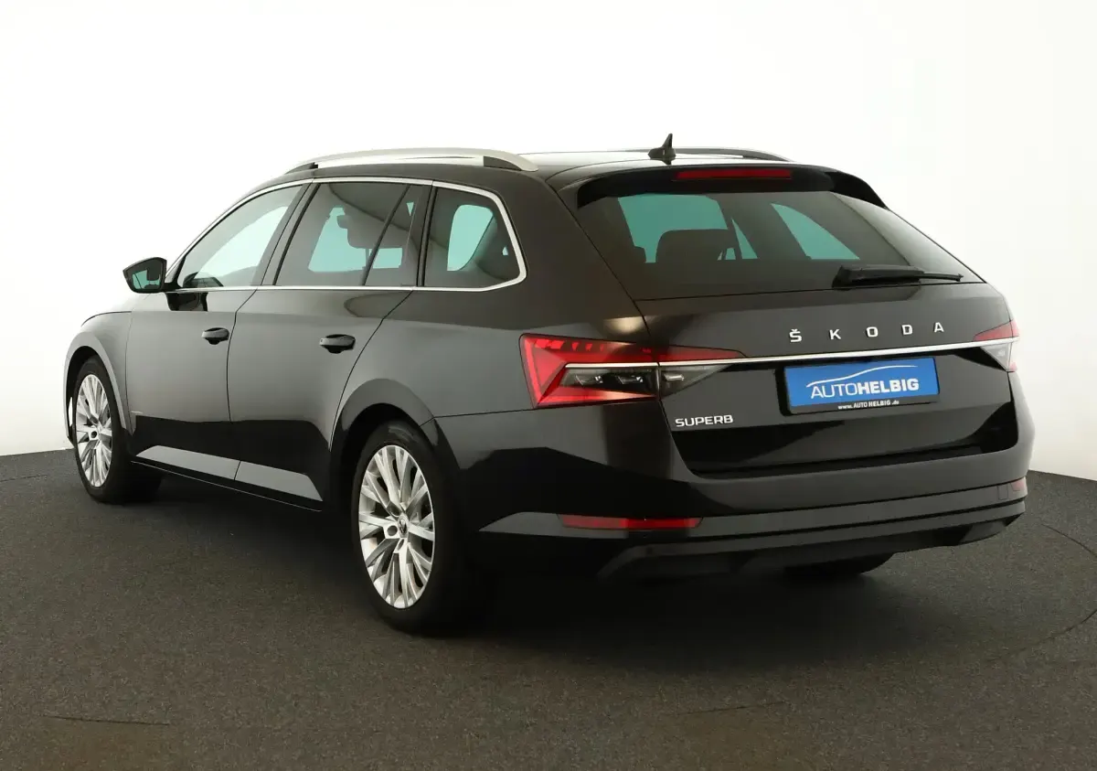 Gebraucht Skoda Superb Style 150 PS (110 kW) 2023 Black magic perleffekt Kombi