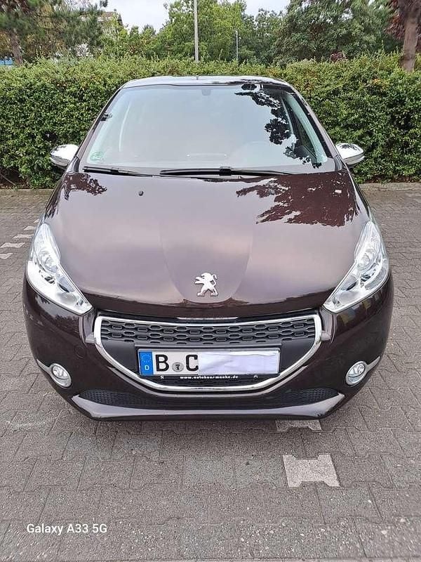 Braun Gebraucht 2013 Peugeot 208 Style Kleinwagen | 5.200 € (Guter Preis) - Bild 1/4