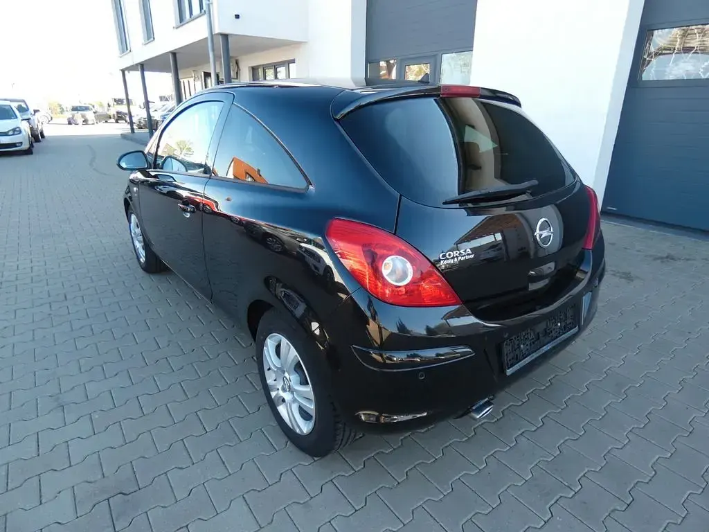 Używany Opel Corsa Satellite 87 KM (63 kW) 2012 Czarny Hatchback
