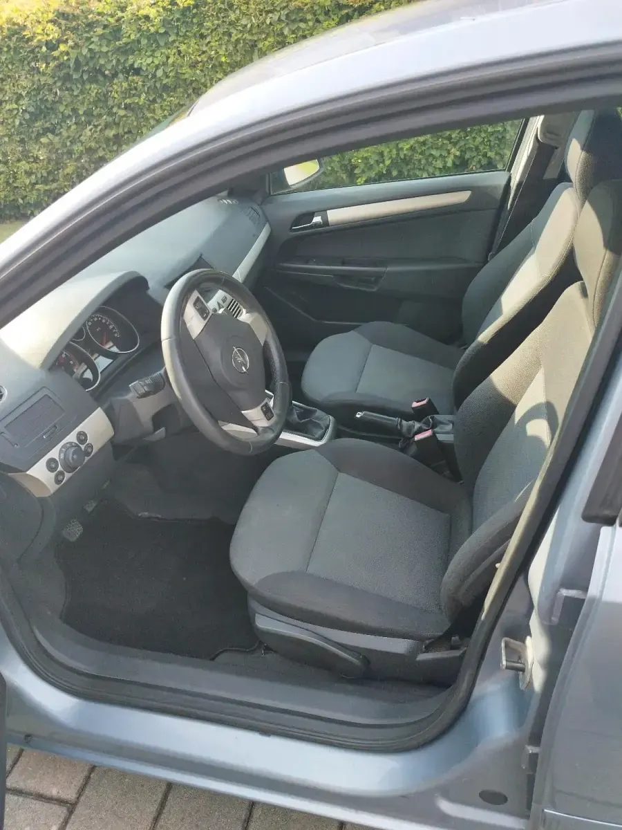 Gebraucht Opel Astra 105 PS (77 kW) 2007 Silber Limousine
