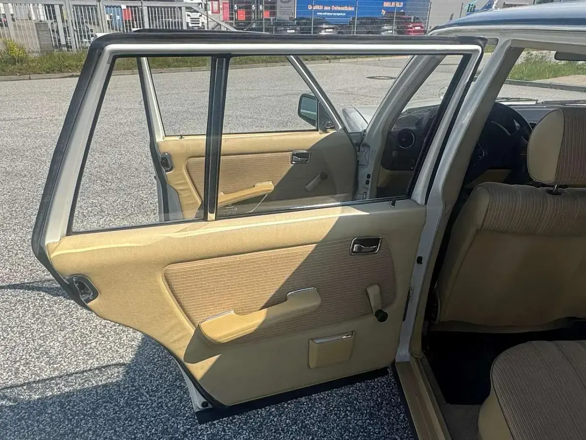 Gebraucht Mercedes E230 133 PS (97 kW) 1983 Weiß Kombi