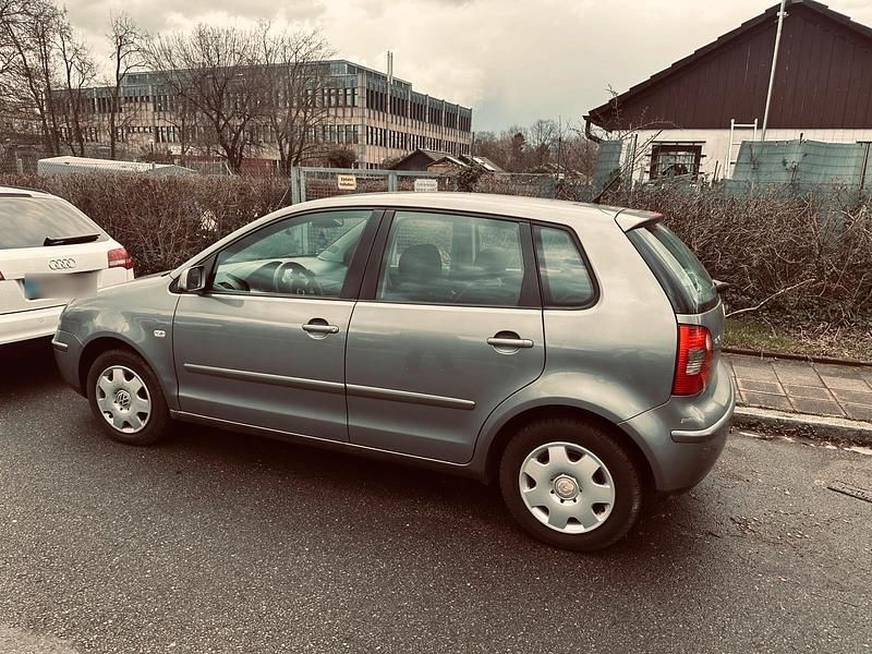 Gebraucht VW Polo 60 PS (44 kW) 2004 Silber Kleinwagen