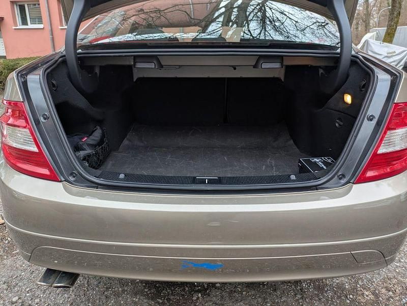 Gebraucht Mercedes C180 156 PS (114 kW) 2010 Gold Limousine