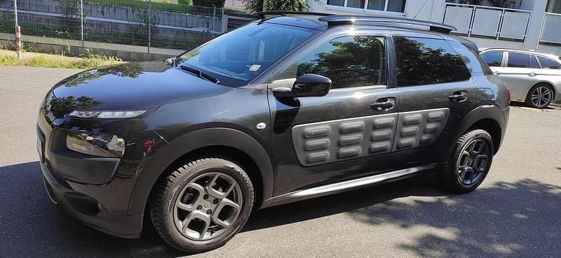 Gebraucht Citroën C4 Cactus 99 PS (72 kW) 2015 Schwarz Kleinwagen