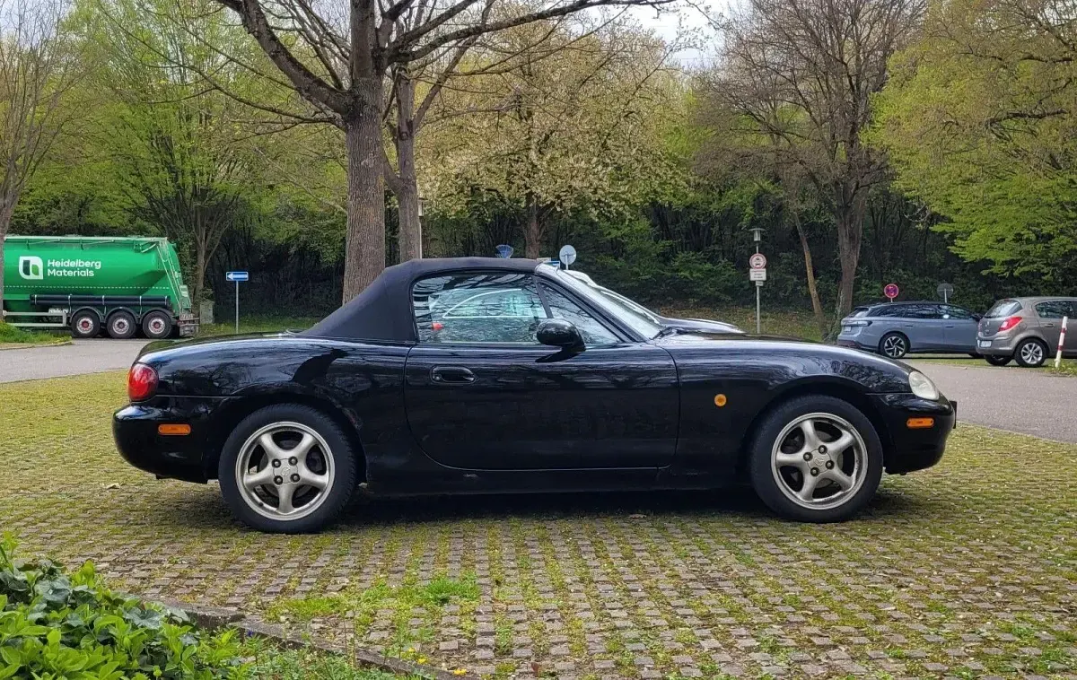 Gebraucht Mazda MX5 110 PS (80 kW) 1999 Schwarz Cabrio