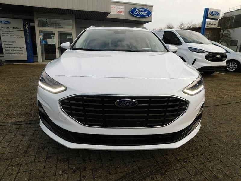 Neu Ford Focus Titanium 116 PS (85 kW) 2025 Weiß Limousine
