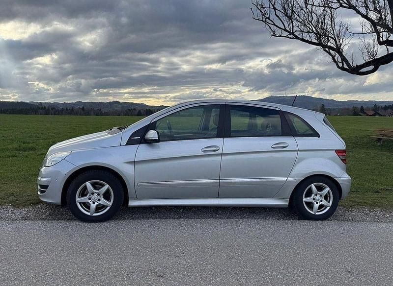 Gebraucht Mercedes B170 116 PS (85 kW) 2009 Silber Van / Kleinbus