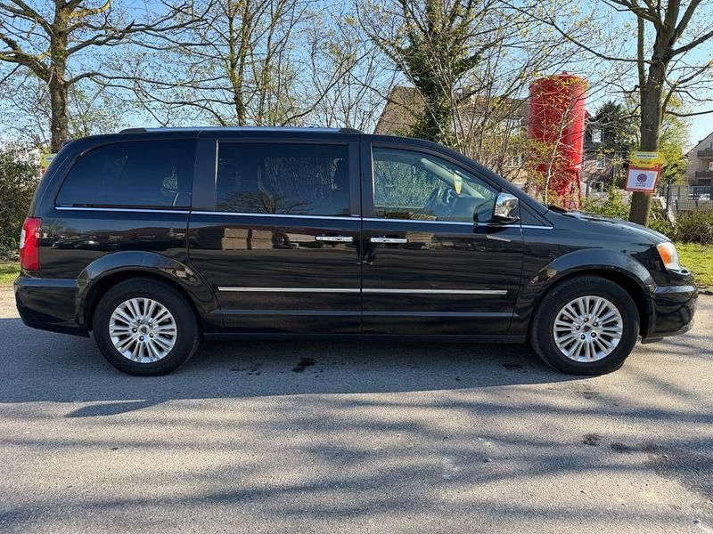 Gebraucht Lancia Voyager Platinum 178 PS (130 kW) 2013 Schwarz Van / Kleinbus