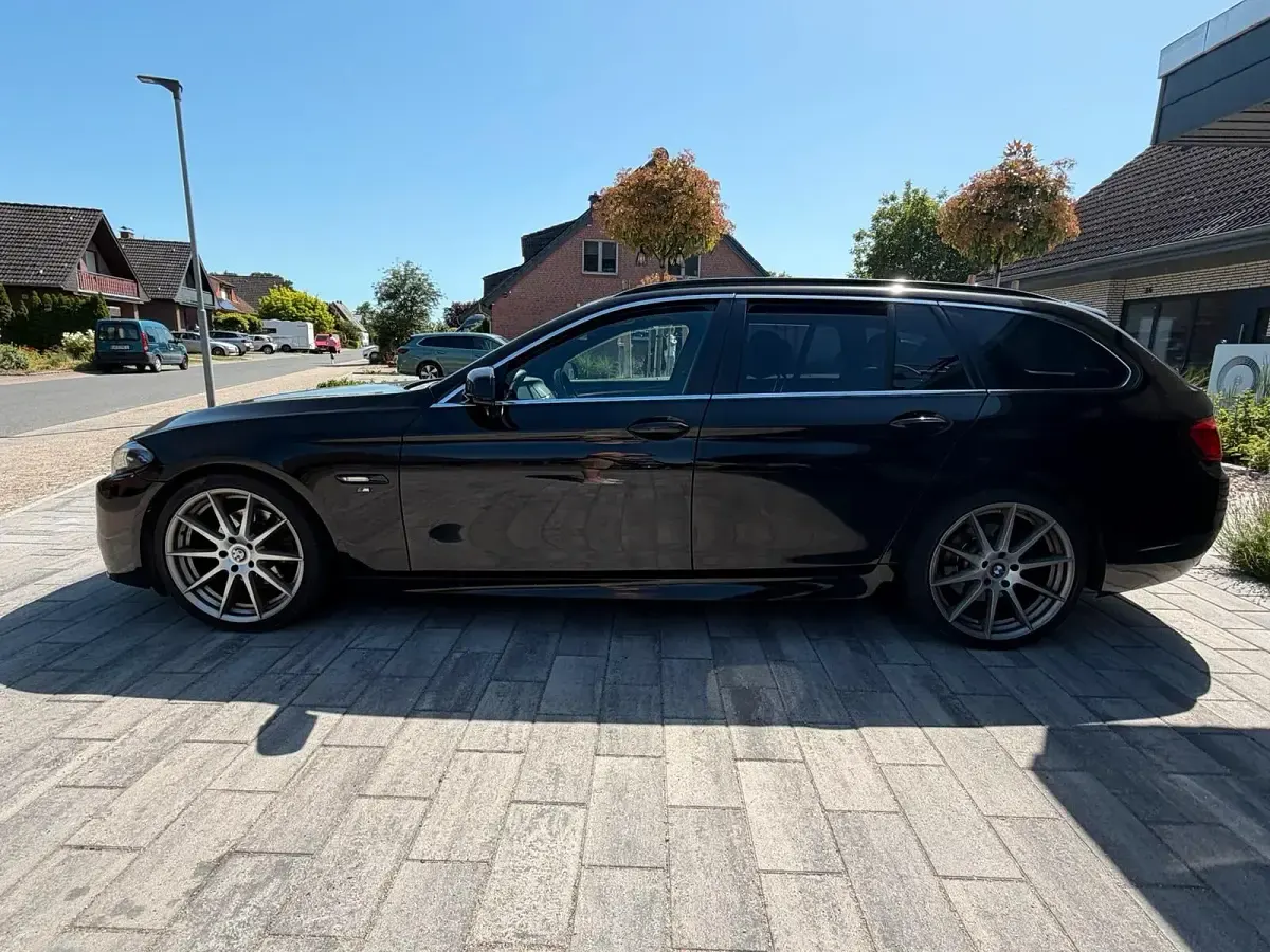 Gebraucht BMW 520 184 PS (135 kW) 2012 Schwarz Kombi