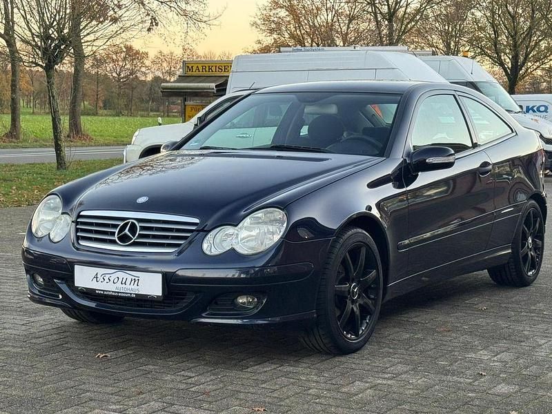 Gebraucht Mercedes C200 163 PS (119 kW) 2006 Blau Coupé