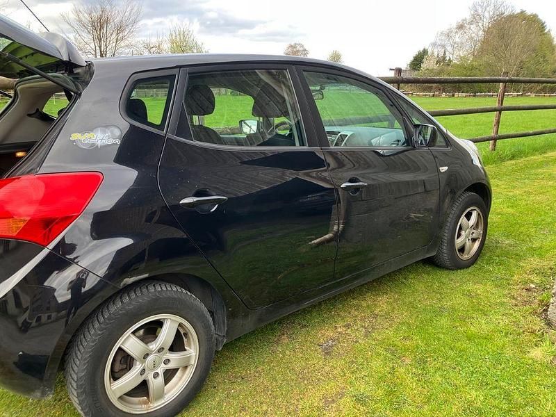 Gebraucht Kia Venga 125 PS (91 kW) 2011 Schwarz Kleinwagen