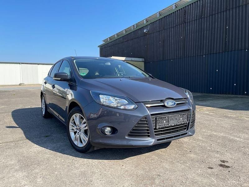 Gebraucht Ford Focus Trend 125 PS (91 kW) 2011 Grau Limousine