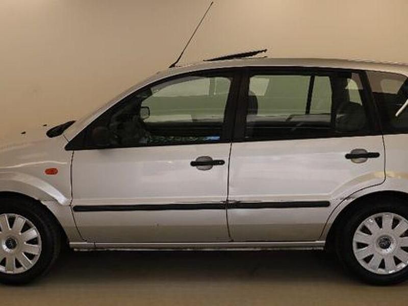 Gebraucht Ford Fusion Ambiente 80 PS (58 kW) 2003 Silber Kleinwagen