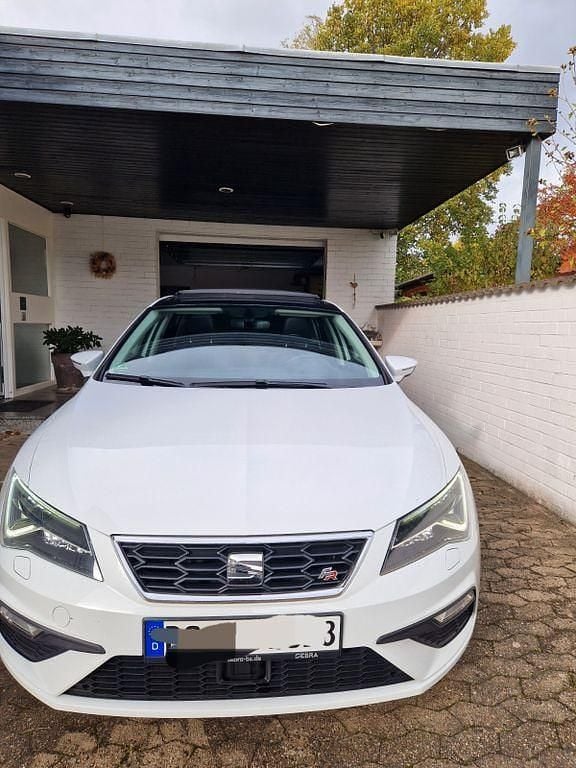Weiß Gebraucht 2017 Seat Leon FR Limousine | 17.200 € (Fairer Preis) - Bild 1/4