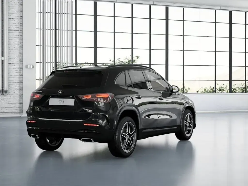 Gebraucht Mercedes GLA200 AMG 163 PS (119 kW) 2026 Schwarz SUV