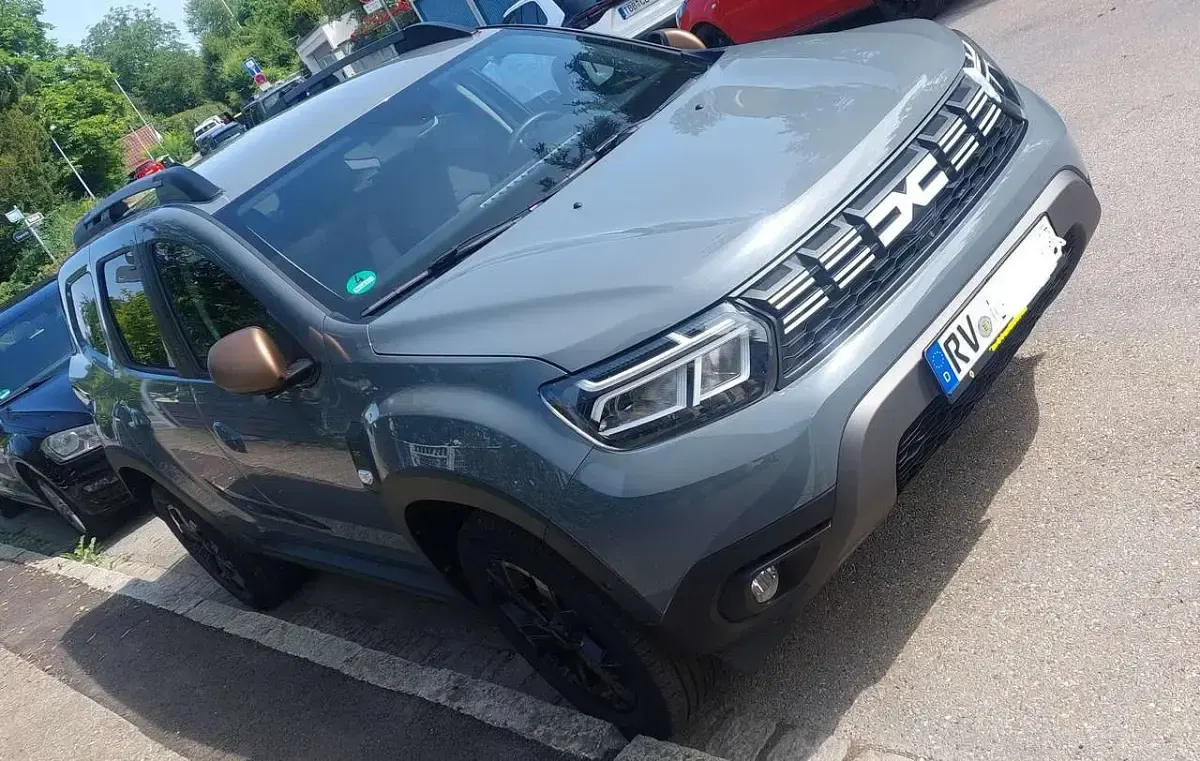 Gebraucht Dacia Duster Extreme 150 PS (110 kW) 2023 Grau SUV