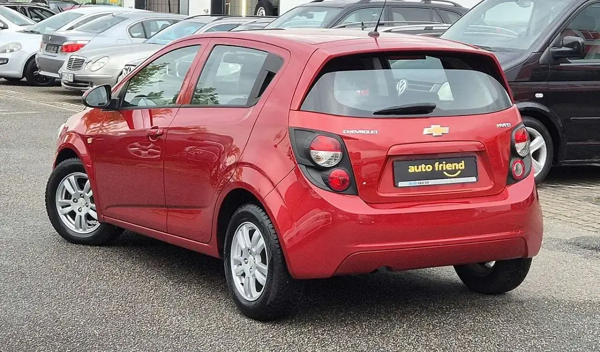 Używany Chevrolet Aveo LT 101 KM (74 kW) 2012 Czerwony Sedan/Limuzyna