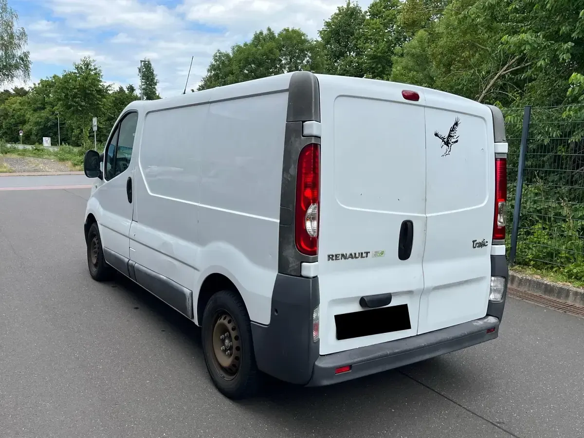 Gebraucht Renault Trafic 114 PS (83 kW) 2011 Weiß Van / Kleinbus