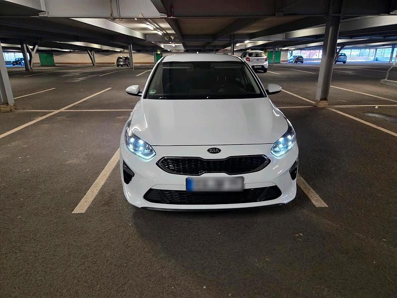 Gebraucht Kia Ceed 136 PS (100 kW) 2021 Weiß Kleinwagen