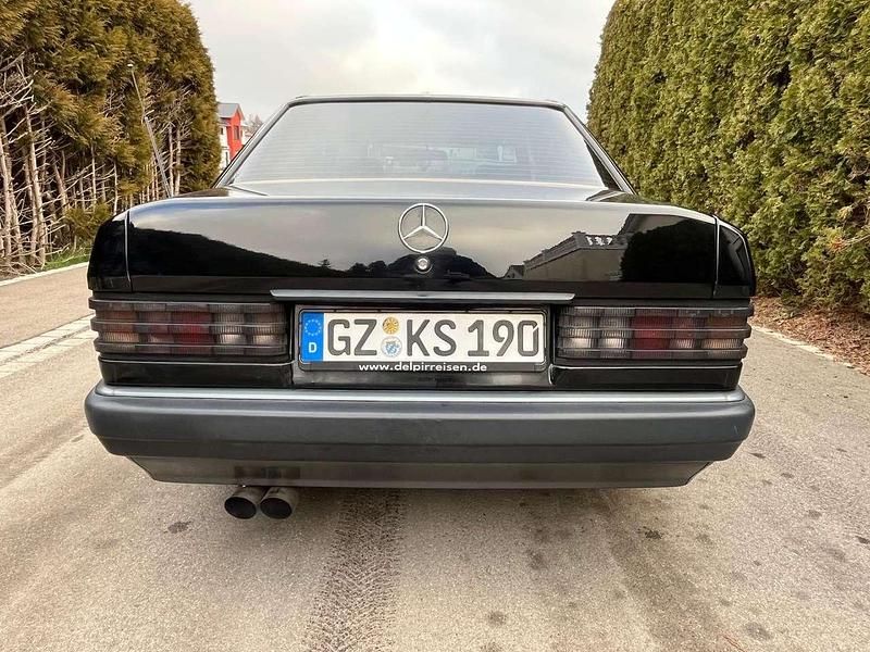 Gebraucht Mercedes 190 122 PS (89 kW) 1990 Schwarz Limousine