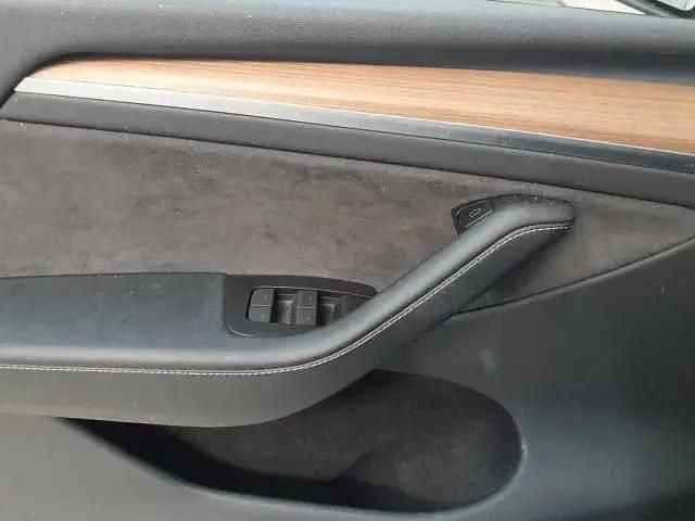 Usado Tesla Model Y 378 kW (514 CV) 2024 Negro SUV