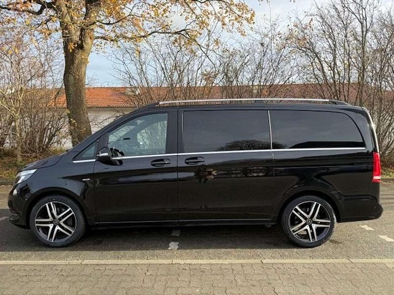 Schwarz Gebraucht 2014 Mercedes V250 Edition 1 Van / Kleinbus | 33.980 € (Etwas zu teuer) - Bild 1/4