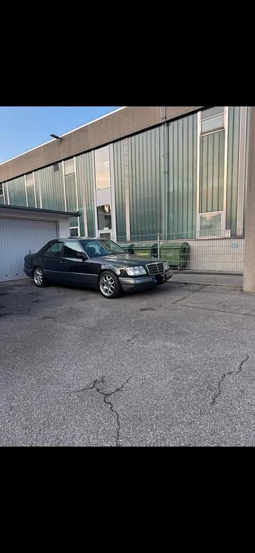 Gebraucht Mercedes E280 1994 Schwarz Limousine