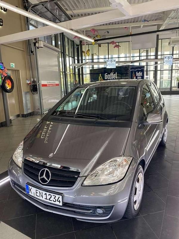 Grau Gebraucht 2012 Mercedes A160 Limousine | 6.500 € (Superpreis) - Bild 1/4