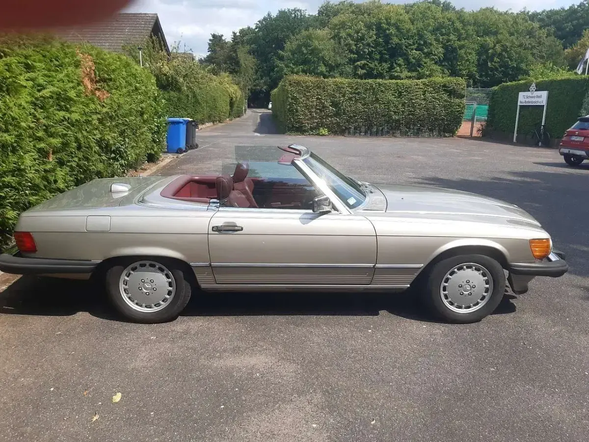 Gebraucht Mercedes 560 242 PS (177 kW) 1987 Gold Coupé