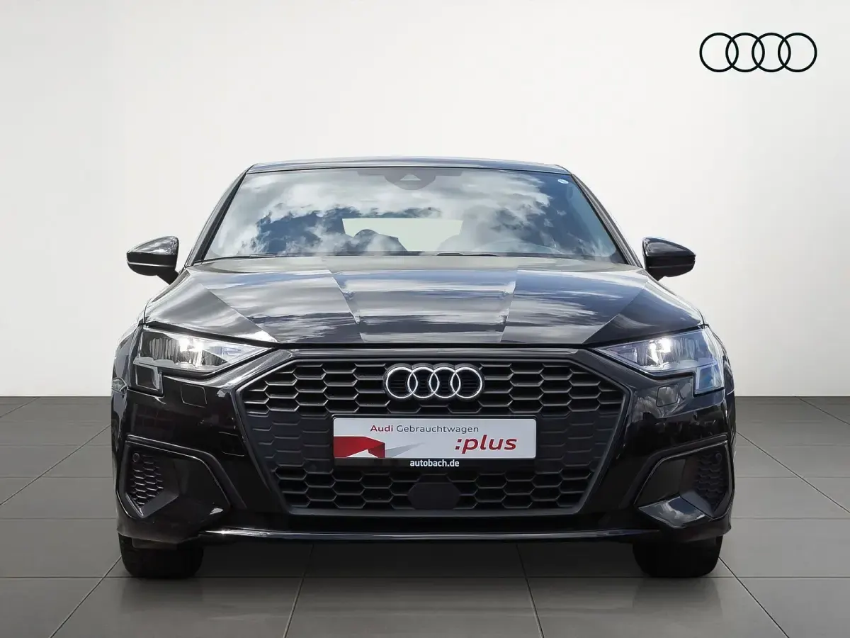 Używany Audi A3 Ambiente 150 KM (110 kW) 2023 Czarny Sedan/Limuzyna