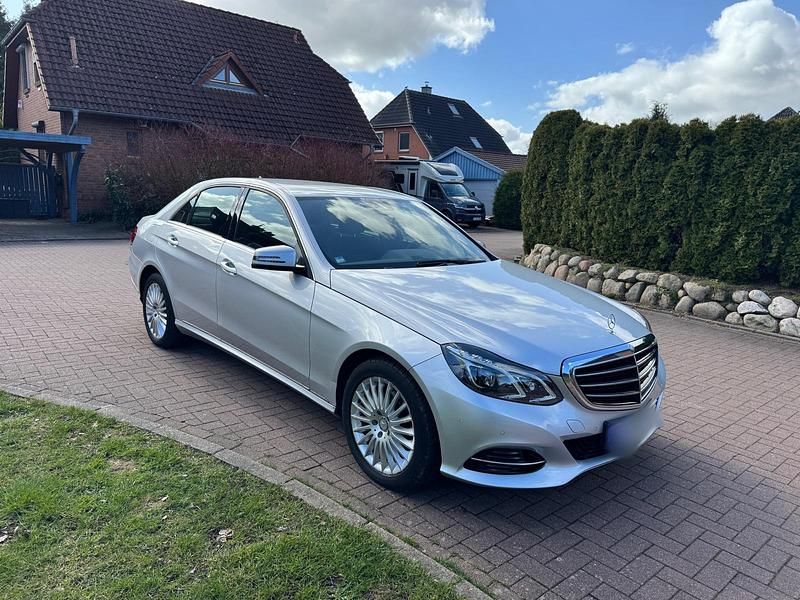 Gebraucht Mercedes E200 184 PS (135 kW) 2014 Silber Limousine