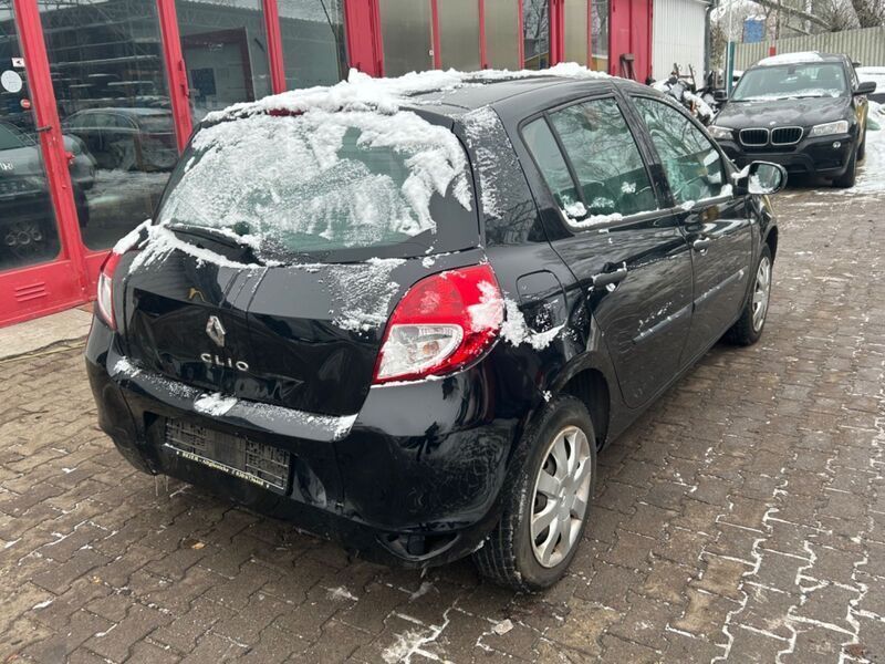 Gebraucht 2012 Renault Clio 1.2 Benzin 75 PS (2.990 €) 14167 Berlin Zehlendorf AutoUncle