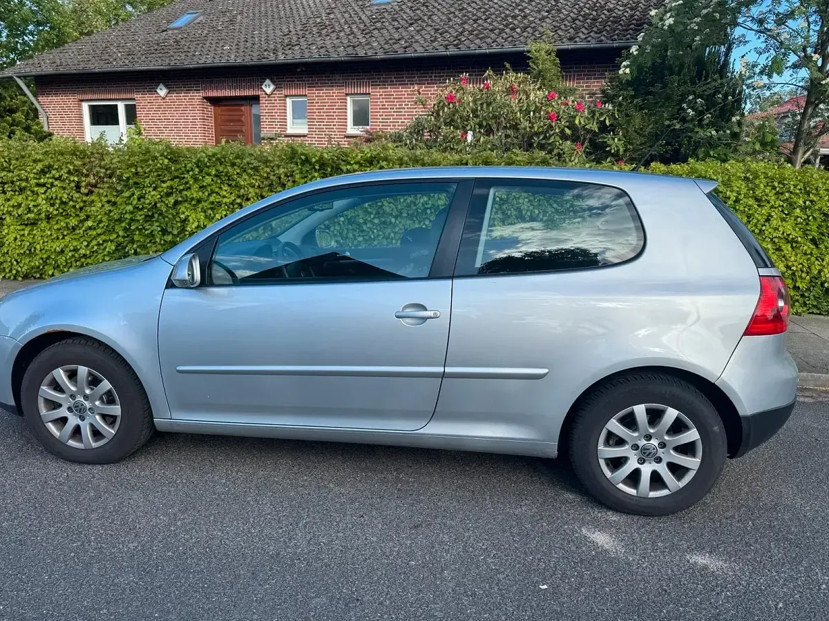 Gebraucht VW Golf V 102 PS (75 kW) 2005 Silber Kleinwagen