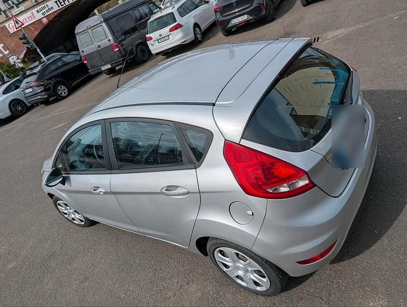 Gebraucht Ford Fiesta 60 PS (44 kW) 2009 Silber Kleinwagen