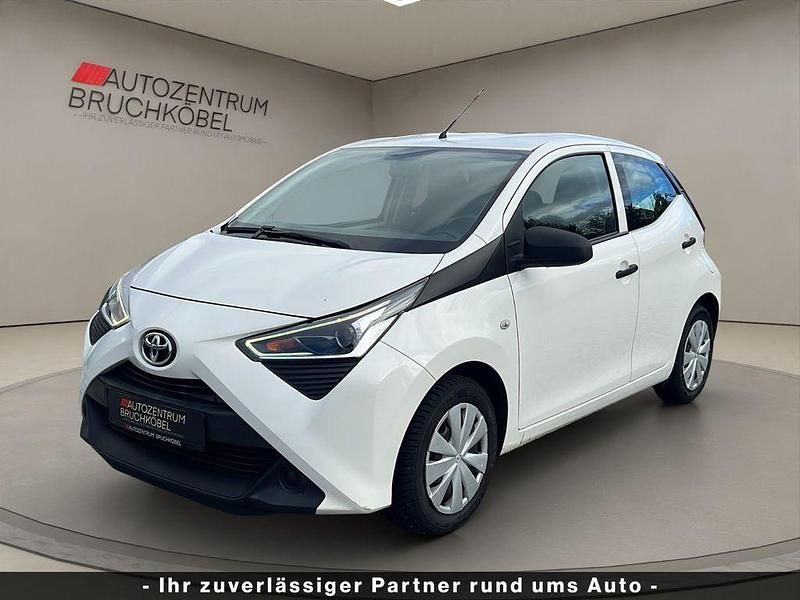 Weiß Gebraucht 2021 Toyota Aygo Kleinwagen | 8.490 € (Fairer Preis) - Bild 1/4