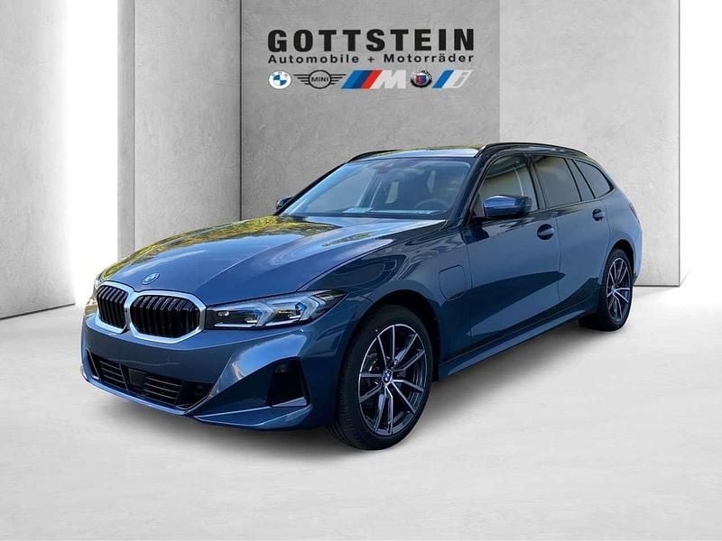 Arctic race blue Neu 2025 BMW 330e M Sport Kombi | 58.290 € (Guter Preis) - Bild 1/3