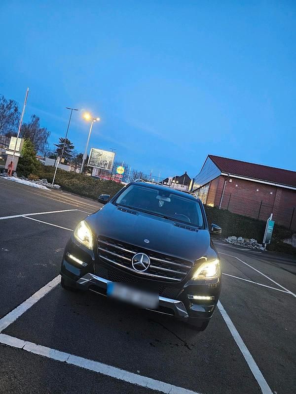 Gebraucht Mercedes ML350 258 PS (189 kW) 2013 Schwarz SUV