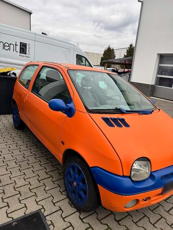Second-hand Renault Twingo 75 CP (55 kW) 2002 Portocaliu Hatchback