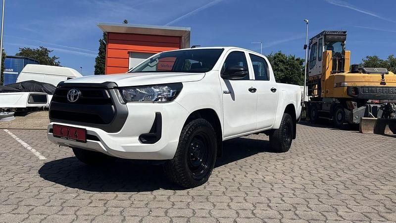 Weiß Gebraucht 2021 Toyota HiLux Abholung | 27.980 € (Etwas zu teuer) - Bild 1/4