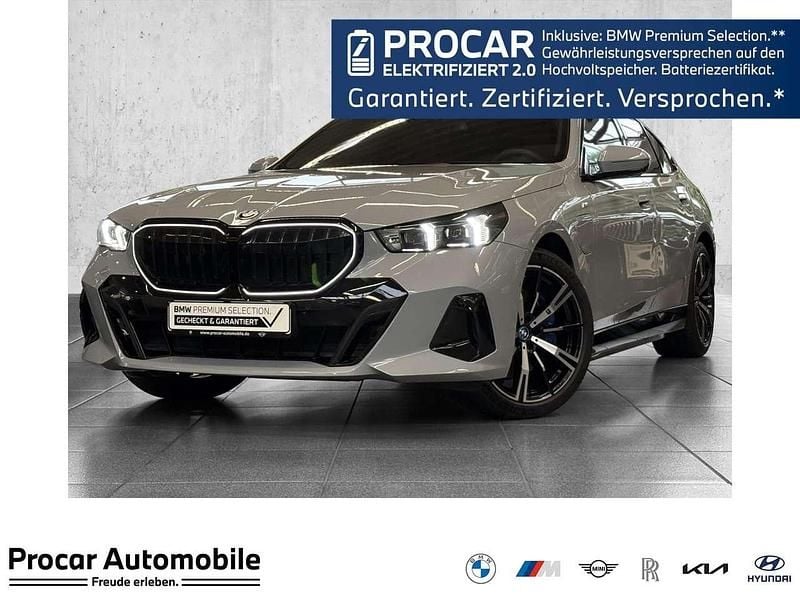 Grau Gebraucht 2024 BMW 550e M Sport Limousine | 76.790 € (Etwas zu teuer) - Bild 1/3