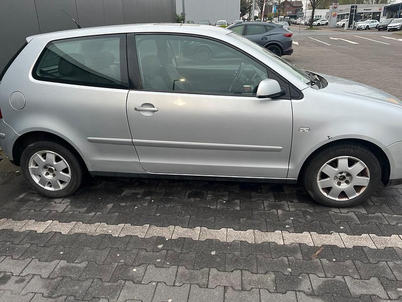 Gebraucht VW Polo 64 PS (47 kW) 2002 Silber Kleinwagen