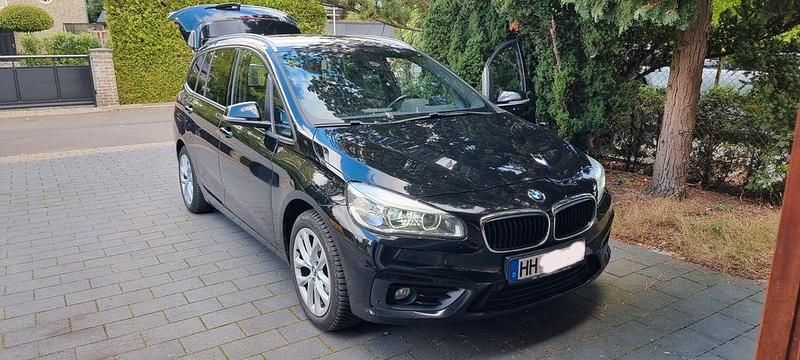 Schwarz Gebraucht 2016 BMW 220 Gran Tourer Van / Kleinbus | 12.900 € (Guter Preis) - Bild 1/4